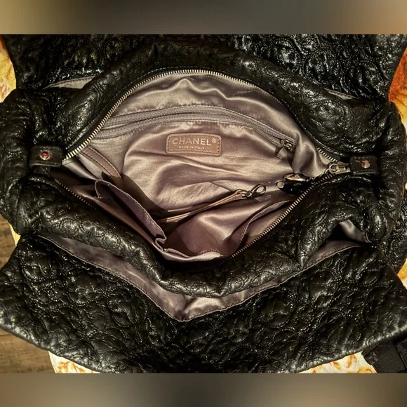 CHANEL  Rock In Moscou black textured tote. - Picture 6 of 8